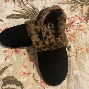 Skechers Animal Print Memory Foam Slippers